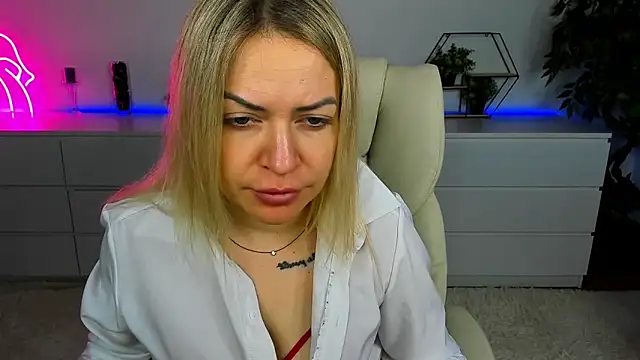 Snapshot of Anna_Snows chatting on October 2025 06:37:02 AM Anna Snows online show from October 2025 06:37:02 AM