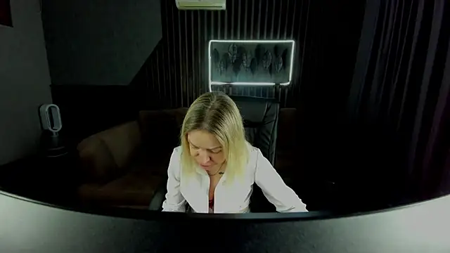 Snapshot of Anna_Snows chatting on December 2025 06:30:02 AM Anna Snows online show from December 2025 06:30:02 AM