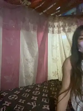 Snapshot of PhanHaa chatting on October 2025 12:44:02 PM PhanHaa online show from October 2025 12:44:02 PM