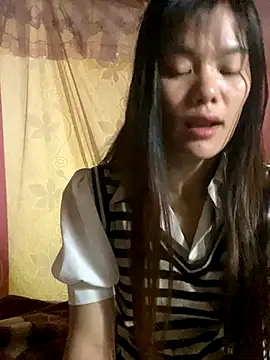 Snapshot of PhanHaa chatting on October 2025 01:19:02 AM PhanHaa online show from October 2025 01:19:02 AM