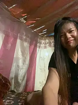 Snapshot of PhanHaa chatting on November 2025 12:27:02 PM PhanHaa online show from November 2025 12:27:02 PM