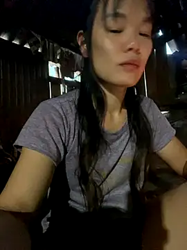 Snapshot of PhanHaa chatting on November 2025 09:42:02 AM PhanHaa online show from November 2025 09:42:02 AM