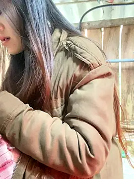 Snapshot of PhanHaa chatting on November 2025 12:24:02 AM PhanHaa online show from November 2025 12:24:02 AM