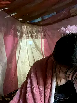 Snapshot of PhanHaa chatting on November 2025 12:40:01 PM PhanHaa online show from November 2025 12:40:01 PM