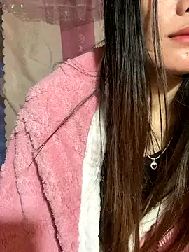 Snapshot of PhanHaa chatting on November 2025 12:57:01 AM PhanHaa online show from November 2025 12:57:01 AM