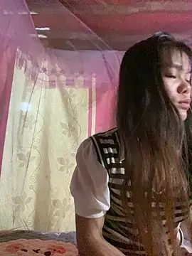 Snapshot of PhanHaa chatting on December 2025 01:19:01 PM PhanHaa online show from December 2025 01:19:01 PM