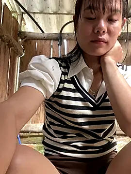 Snapshot of PhanHaa chatting on December 2025 01:25:02 AM PhanHaa online show from December 2025 01:25:02 AM