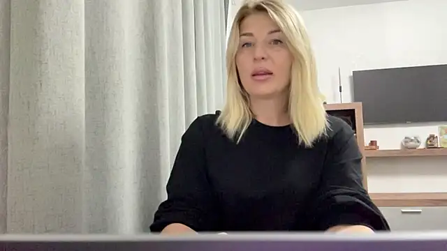 Snapshot of Blondie_xoxoxo chatting on September 2025 05:40:01 AM Blondie xoxoxo online show from September 2025 05:40:01 AM
