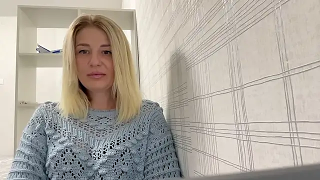 Snapshot of Blondie_xoxoxo chatting on September 2025 09:22:02 AM Blondie xoxoxo online show from September 2025 09:22:02 AM