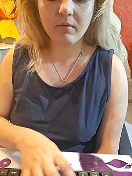 Snapshot of qSensi chatting on October 2025 12:18:01 AM qSensi online show from October 2025 12:18:01 AM