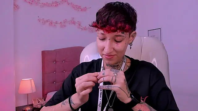 Snapshot of Luci_Rose chatting on April 2026 08:37:02 PM Luci Rose online show from April 2026 08:37:02 PM