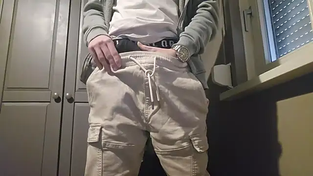 Snapshot of Trekkerboi chatting on December 2025 01:27:01 PM Trekkerboi online show from December 2025 01:27:01 PM