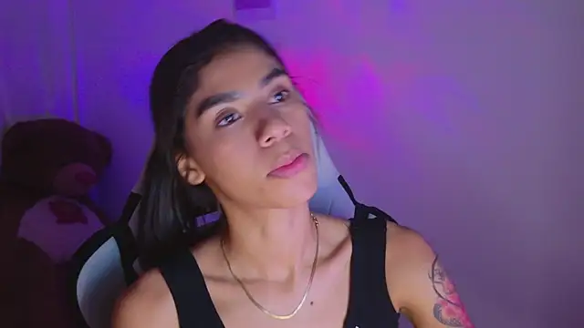 Snapshot of BrunetteAdams001 chatting on February 2026 03:33:01 AM BrunetteAdams001 online show from February 2026 03:33:01 AM