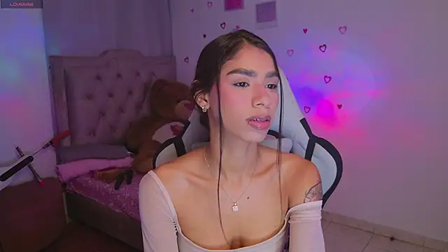 Snapshot of BrunetteAdams001 chatting on March 2026 02:05:02 AM BrunetteAdams001 online show from March 2026 02:05:02 AM