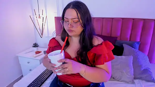 Snapshot of Tessa_Sinclaire chatting on October 2025 11:24:02 PM Tessa Sinclaire online show from October 2025 11:24:02 PM