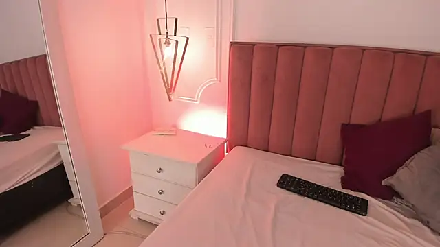 Tessa Sinclaire online show from June 2026 08:25:02 PM