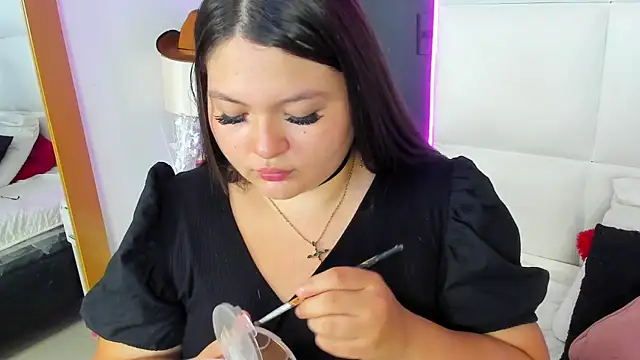 Tessa Sinclaire online show from June 2026 07:49:01 PM