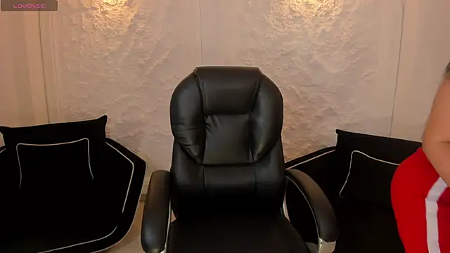 Snapshot of NovaSpencer chatting on October 2025 12:25:02 PM NovaSpencer online show from October 2025 12:25:02 PM