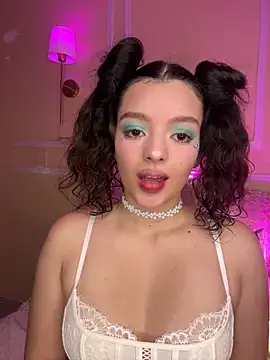 AriaHeavenss online show from December 2025 12:18:01 AM