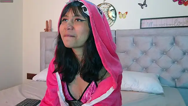 NubesNubladas online show from November 2025 03:49:01 AM