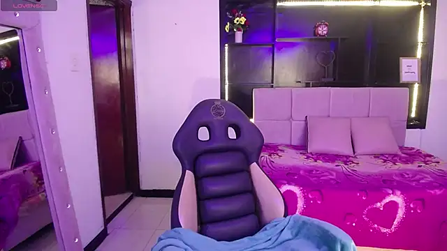 emiily smith1 online show from October 2025 07:55:02 PM