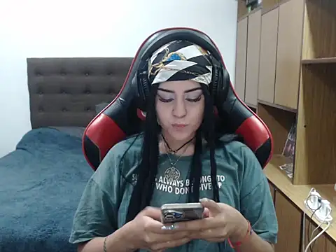 Snapshot of bluegoddessstoned chatting on December 2025 08:47:02 PM bluegoddessstoned online show from December 2025 08:47:02 PM