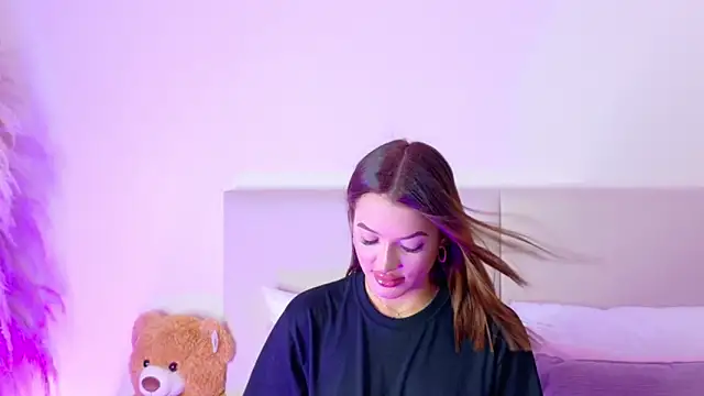 Bella-taylorr online show from October 2025 02:14:01 PM