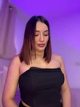 Bella-taylorr online show from May 2026 11:38:02 AM