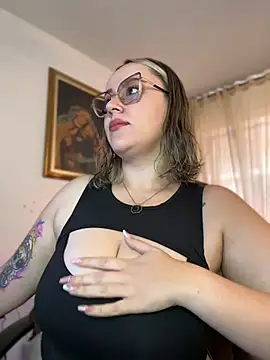 Snapshot of CurvyLust_x chatting on July 2026 01:03:01 PM CurvyLust x online show from July 2026 01:03:01 PM