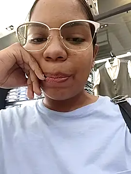 CloeeHills  online show from November 2025 04:20:01 PM