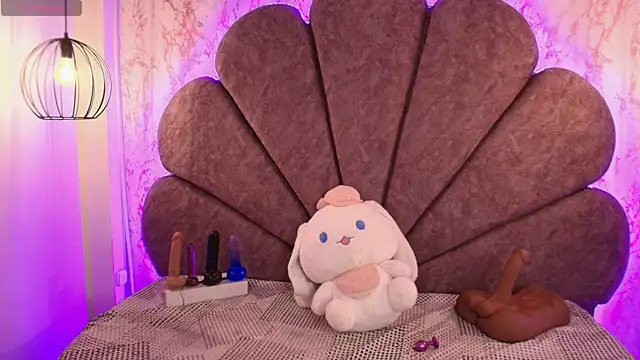 Lilith curvy online show from September 2025 07:25:01 PM