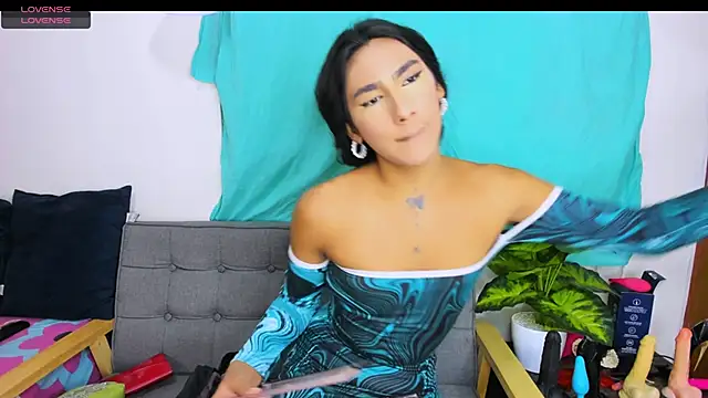 zou quira online show from November 2025 12:42:02 AM