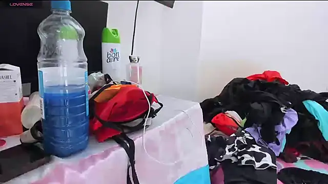 zou quira online show from November 2025 12:48:02 PM