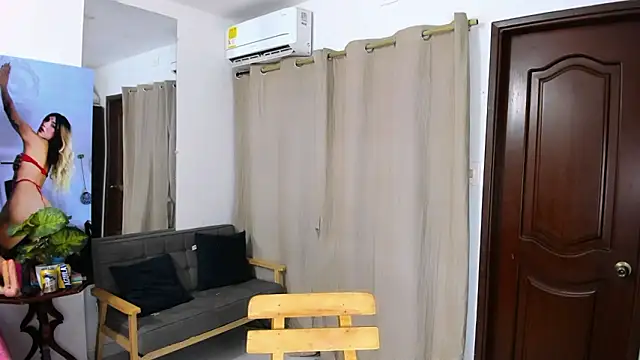 Snapshot of zou_quira chatting on February 2026 12:47:02 PM zou quira online show from February 2026 12:47:02 PM