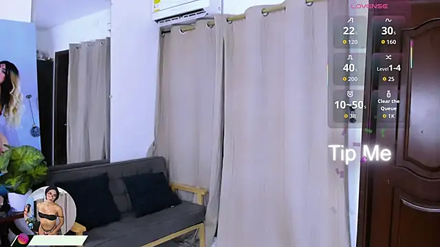 Snapshot of zou_quira chatting on March 2026 02:07:02 AM zou quira online show from March 2026 02:07:02 AM