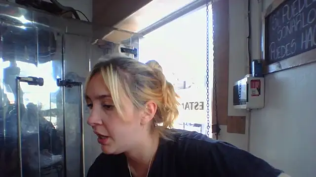 Snapshot of ayebran chatting on October 2025 04:49:01 PM ayebran online show from October 2025 04:49:01 PM