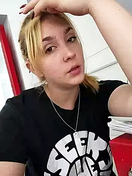 Snapshot of ayebran chatting on October 2025 06:51:01 PM ayebran online show from October 2025 06:51:01 PM