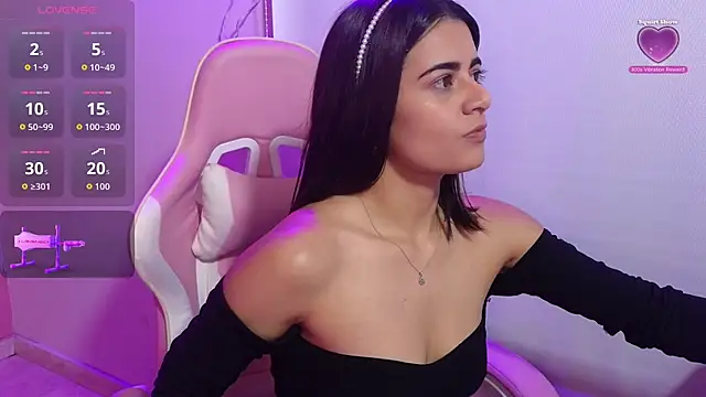 Snapshot of bella_thixx chatting on September 2025 04:02:02 AM bella thixx online show from September 2025 04:02:02 AM