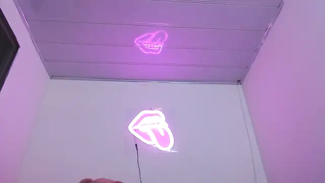 Snapshot of valerii_fox_69 chatting on February 2026 03:27:02 AM valerii fox 69 online show from February 2026 03:27:02 AM