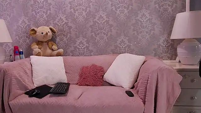 Snapshot of Ella_Raven chatting on May 2026 05:13:01 AM Ella Raven online show from May 2026 05:13:01 AM