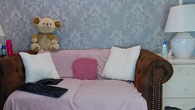 Snapshot of Ella_Raven chatting on June 2026 04:34:02 AM Ella Raven online show from June 2026 04:34:02 AM