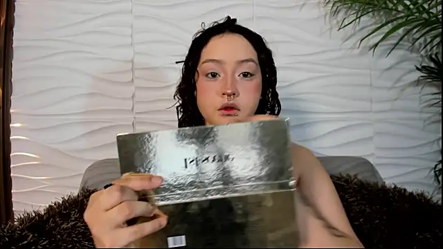 Suxan White  online show from May 2026 09:30:02 PM