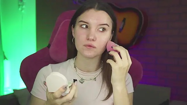 Snapshot of AgataWillis chatting on November 2025 02:34:01 AM AgataWillis online show from November 2025 02:34:01 AM