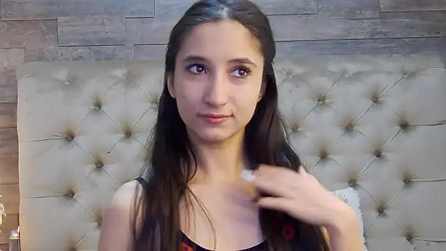 Snapshot of CarolinaBlair chatting on September 2025 06:06:01 AM CarolinaBlair online show from September 2025 06:06:01 AM