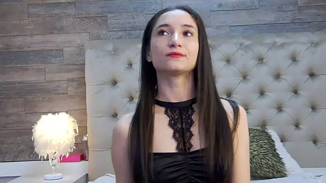 Snapshot of CarolinaBlair chatting on October 2025 06:25:02 AM CarolinaBlair online show from October 2025 06:25:02 AM