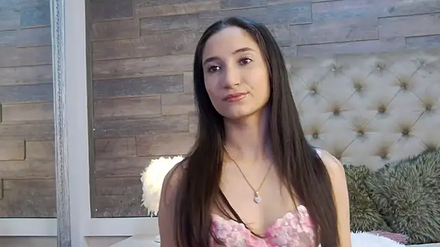 Snapshot of CarolinaBlair chatting on October 2025 06:28:01 AM CarolinaBlair online show from October 2025 06:28:01 AM