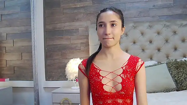 Snapshot of CarolinaBlair chatting on October 2025 06:47:01 AM CarolinaBlair online show from October 2025 06:47:01 AM