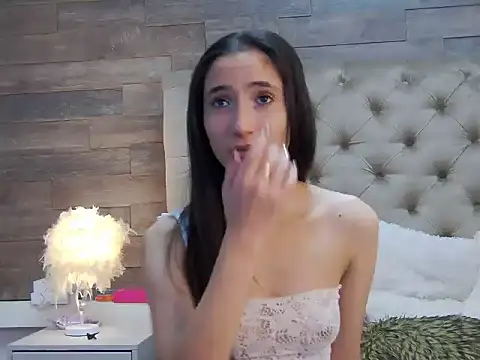 Snapshot of CarolinaBlair chatting on November 2025 09:37:01 PM CarolinaBlair online show from November 2025 09:37:01 PM