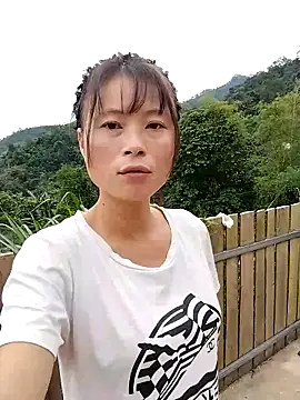 Snapshot of linda_bae00 chatting on October 2025 01:47:01 AM linda bae00 online show from October 2025 01:47:01 AM