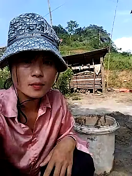 Snapshot of linda_bae00 chatting on October 2025 01:37:02 AM linda bae00 online show from October 2025 01:37:02 AM